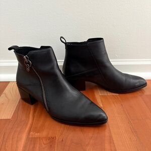 Donald J. Pliner Dante Zippered Black Leather Booties Size 10